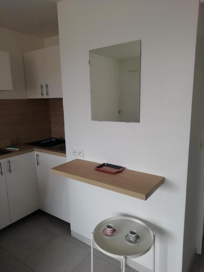 Charmant studio cabine à 50 mètres de la mer Saint Aygulf Extérieur photo