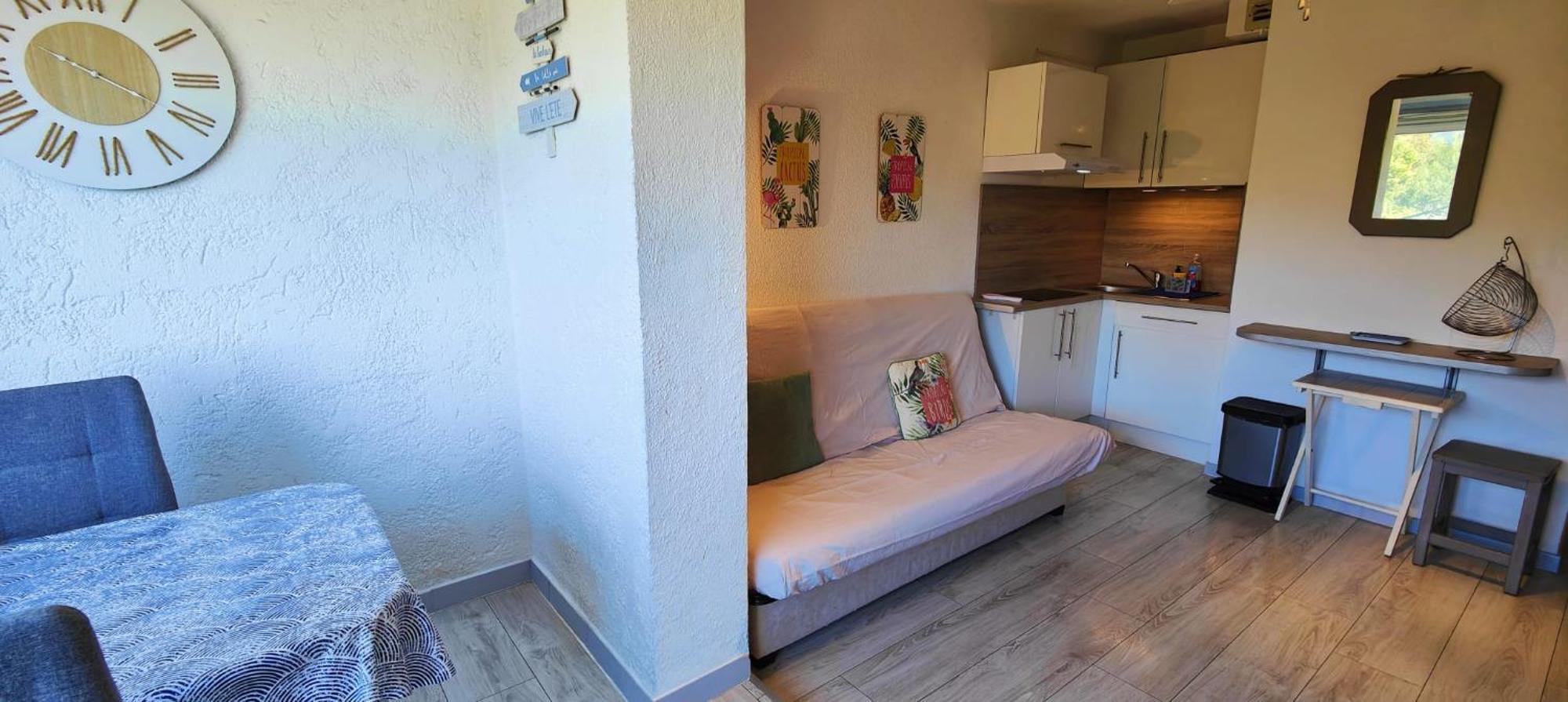 Charmant studio cabine à 50 mètres de la mer Saint Aygulf Extérieur photo